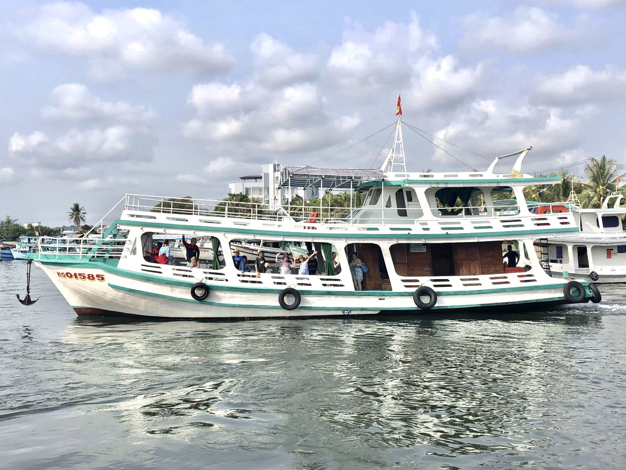 Thuê tàu câu cá, ngắm san hô Phú Quốc