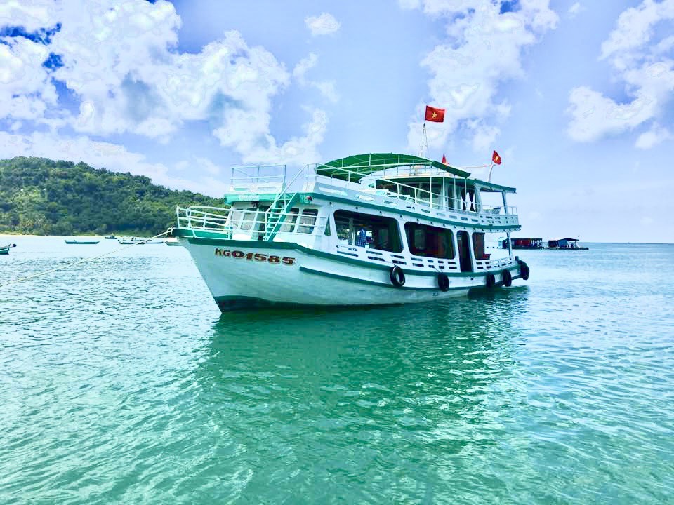 Thuê tàu câu cá, ngắm san hô Phú Quốc